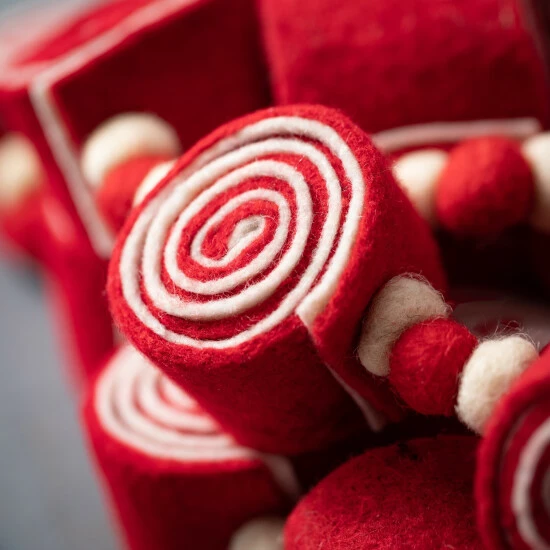 Brand new ๐งจ Sullivans 68" Red & White Felt ๐ฌ Candy Garland โ๏ธ 4 Brand new ๐งจ Sullivans 68" Red & White Felt ๐ฌ Candy Garland โ๏ธ - Image 2